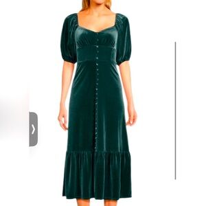 - NWT Medium Sweetheart Neck Puff Sleeve Velvet Dress by Chelsea and Violet